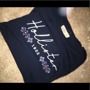 Hollister navy blue t shirt